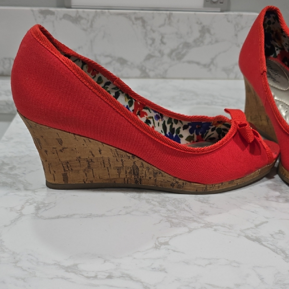 Dexflex Comfort Red Peep-Toe Wedges Woman's Size 8.5 - Picture 4 of 15